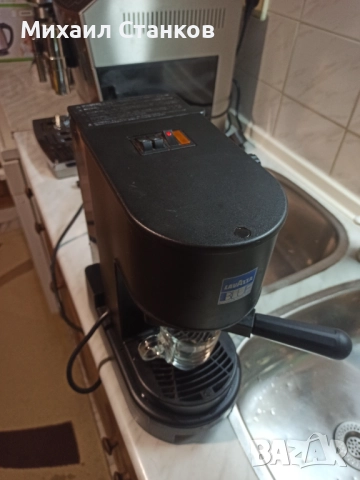 Кафе машина Лаваца , снимка 2 - Кафемашини - 52601970