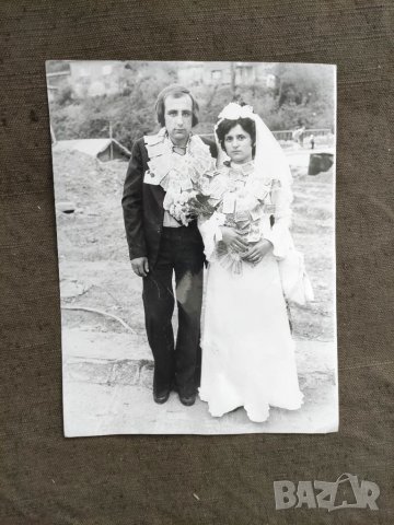 Продавам стара снимка на младоженци социализъм