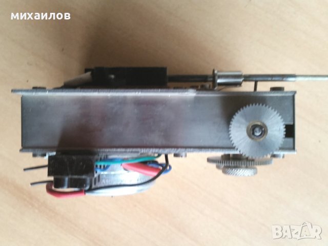 Малък редуктор с двигател на 220V, снимка 2 - Електродвигатели - 39303618