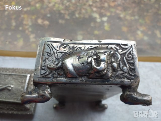 Стара голяма антикварна метална кутия, снимка 6 - Антикварни и старинни предмети - 43133759