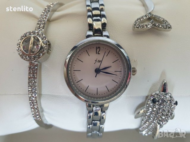 Стилен дамски часовник с 2 гривни