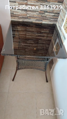 Маса със стъклен плот, снимка 1