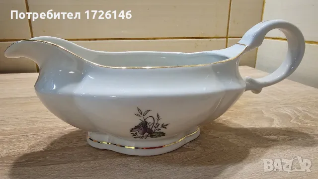 Порцеланова сосиера със златен кант на Изида