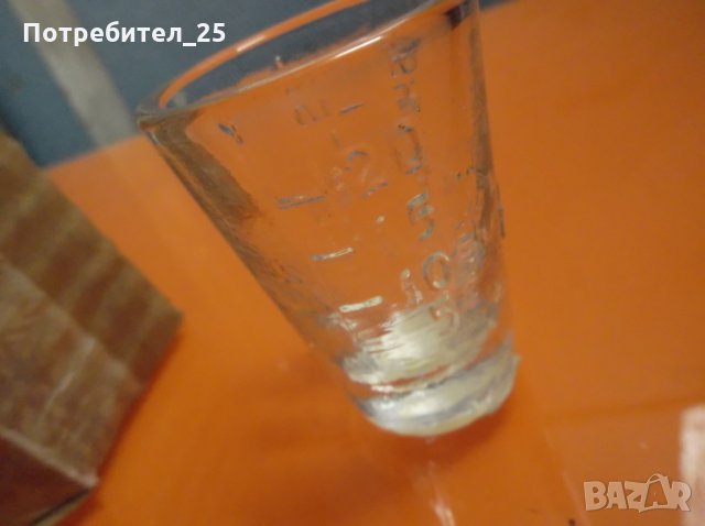 Аптекарска чашка от калиево стъкло, снимка 2 - Антикварни и старинни предмети - 28572326