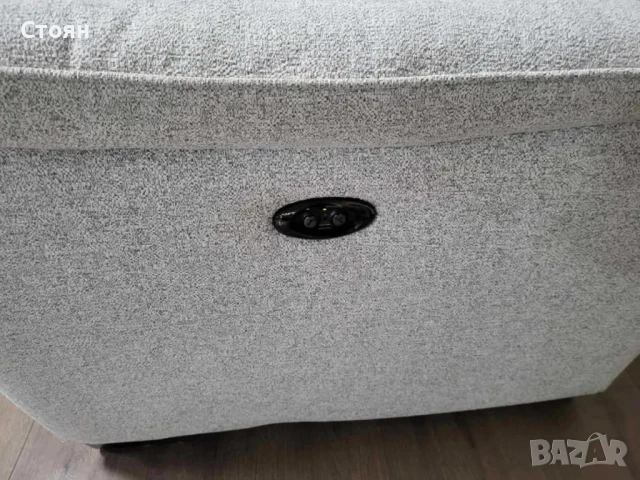 Светло сив диван от плат тройка с електрически релаксиращ механизъм, снимка 11 - Дивани и мека мебел - 50886717