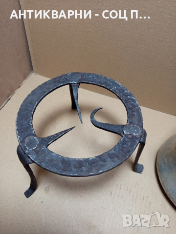 Комплект Соц Стари Ръчно Ковани Медно Менче Със Саджек Пиростия За Огнище 2.5лт Номер 5., снимка 4 - Антикварни и старинни предмети - 51477139