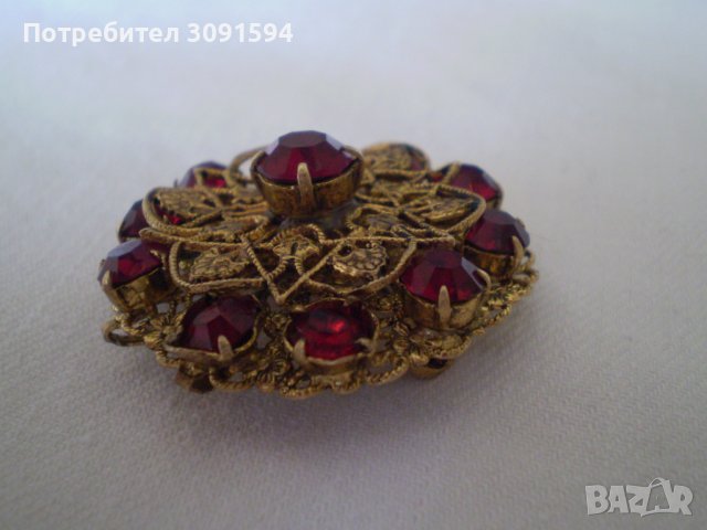Винтич  брошка жълт метал с  чешки кристал, снимка 2 - Антикварни и старинни предмети - 36789225