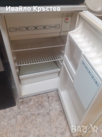 Продавам хладилник с камера