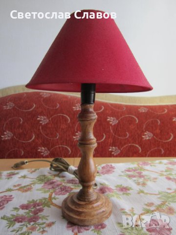 Малка семпла лампичка със стойка от стругован орех - 3, снимка 1 - Настолни лампи - 44116262