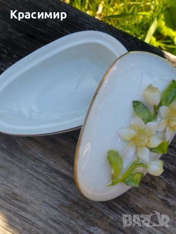 Кутия за бижута Coalport - Великденско яйце Нарцис - 1977 г. , снимка 4 - Антикварни и старинни предмети - 50678292