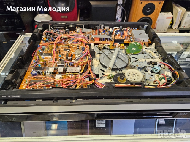 Видео Bang & Olufsen Hi-Fi Beocord VHS 91.2 Работи, произвежда, дисплея му не работи. Има нужда от п, снимка 3 - Плейъри, домашно кино, прожектори - 49721580