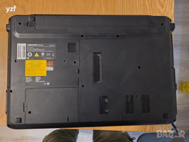 Medion Akoya E7226 17,3 инча, снимка 3 - Лаптопи за работа - 53398815