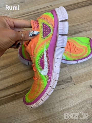 Оригинални цветни маратонки Nike Wmns Flyknit+! 40,5 н, снимка 6 - Маратонки - 43910547