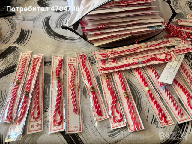 Различни мартеници близо 500 броя