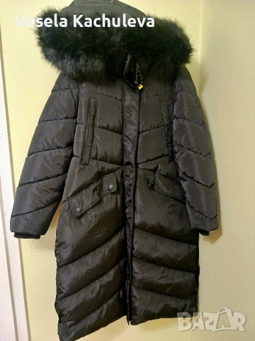 Продавам нова с етикет дамска парка 