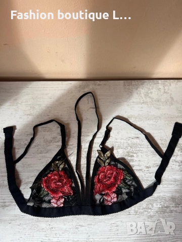 Ново черно дантелено бюстие с лента бродирано цвете и регулиращи се презрамки S , M , L , XL размер