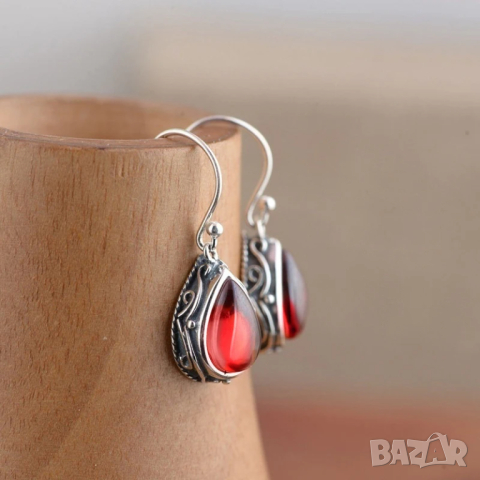 Обеци с червени циркони
