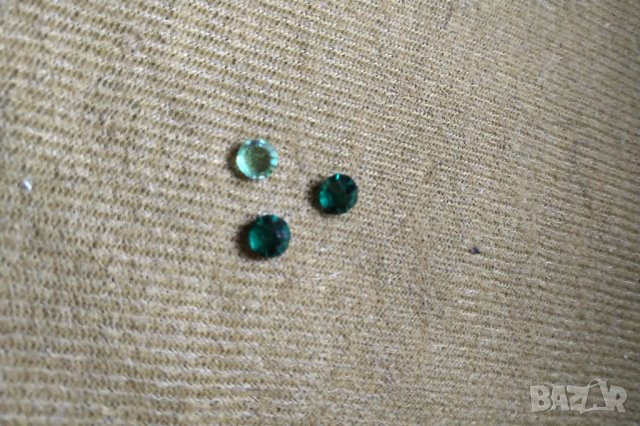 Три синтетични изумрудчета, снимка 2 - Други - 34783371