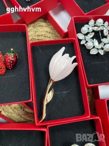 Брошки с кутия, снимка 6 - Други - 53605741