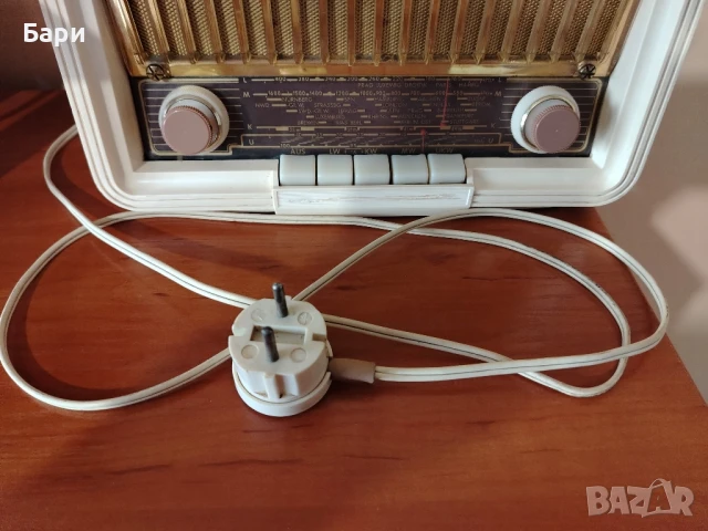 Малко бакелитено радио PHILIPS PHILETTA-1959г., снимка 3 - Радиокасетофони, транзистори - 51155780