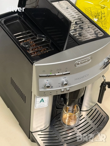 Кафемашина кафе автомат delonghi magnifica с гаранция, снимка 3 - Кафемашини - 52543903