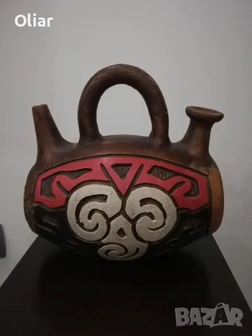 Чудесен, много интересен декоративен съд.