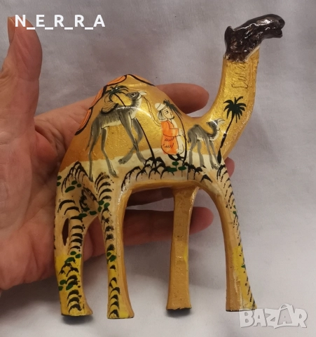 Дървена фигура на камила