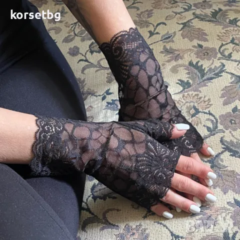 Луксозни дамски ръкавици без пръсти от черна дантела 3058, снимка 1