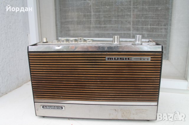 Радио ''GRUNDIG Music boy'', снимка 1 - Радиокасетофони, транзистори - 43007715