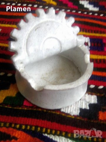 Керамичен пепелник с форма на отворена консерва, снимка 2 - Антикварни и старинни предмети - 32257861