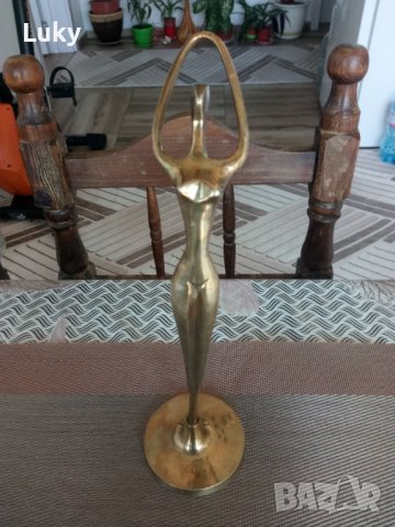 Продавам стилна и красива,индийска статуетка .Женско тяло.Бронз.Размерите са на снимките.