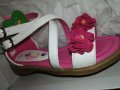 Бели сандалки с розови цветя, снимка 1 - Детски обувки - 28459508