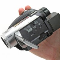 Оригинална Японска Full HD Видео камера Тричипова 3 CCD Panasonic HDC SX5, запис на DVD, SD, SDHC, снимка 2 - Камери - 34954077