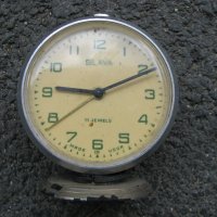 Часовник будилник Слава-9