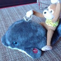 Плюшена играчка делфинче и маймуна , снимка 1 - Плюшени играчки - 36835440