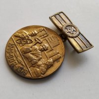 Медал DDR, снимка 2 - Антикварни и старинни предмети - 32358315