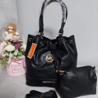 Черна чанта Michael Kors  код SG244, снимка 1 - Чанти - 40082533