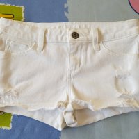 Бели дънкови панталони размер С, снимка 5 - Къси панталони и бермуди - 26311846
