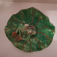 Сувенир фигурка жаба върху листо, снимка 3 - Декорация за дома - 40325248
