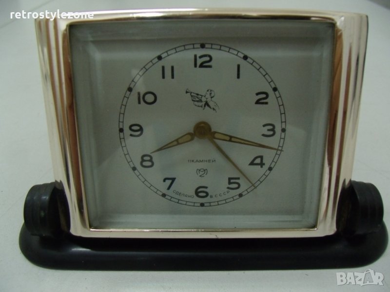 № 5506 стар руски настолен часовник Пионер   - работещ  - соц.период / СССР / , снимка 1