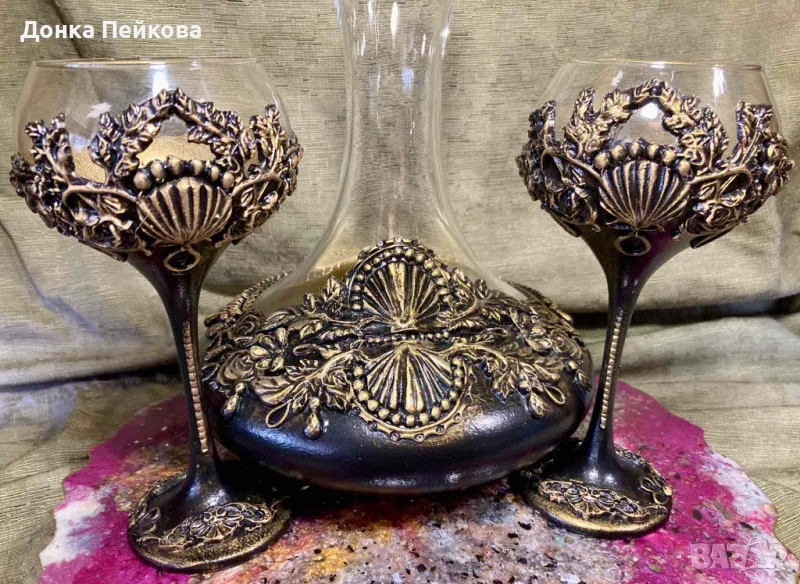 Ръчно изработен сервиз . декантер с две чаши в злато, снимка 1