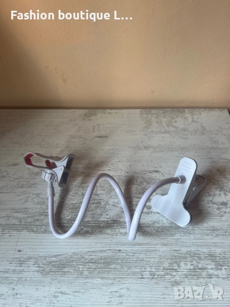 Стойка за телефон с щипка за закачане на всяка място и огъваща се стойка в бял цвят с гумички ❤️, снимка 1