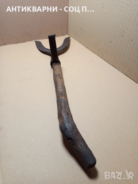 Стар Ръчно Кован Земеделски Инструмент От Старото Време., снимка 1