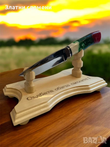 Настолна дървена стойка за нож, снимка 1