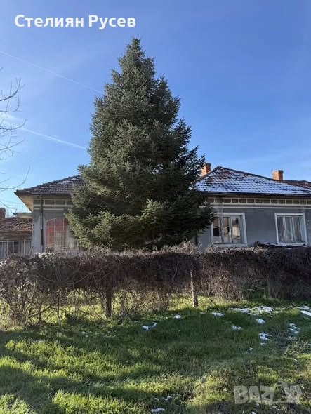 2 имота -232кв къща   / парцел 1440 кв двор  в с. Калипетрово, зад детската градина на ул. Зелен Син, снимка 1