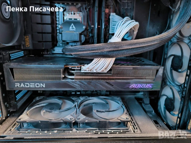 Продавам GIGABYTE AORUS Radeon RX 9070 XT ELITE 16G