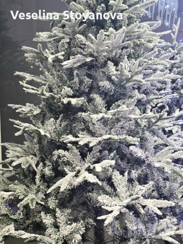 Изкуствена елха K r i n g Melbourne,  Цялата заснежена с метална стойка., снимка 5 - Декорация за дома - 52536794