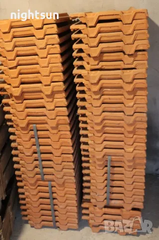 40 броя керемиди Младост, снимка 2 - Строителни материали - 49758486