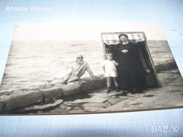 Стара снимка-картичка край морето от 1926г., снимка 3 - Други ценни предмети - 33038938