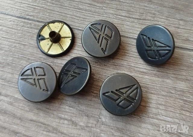 част от копчета 6бр., 17мм.